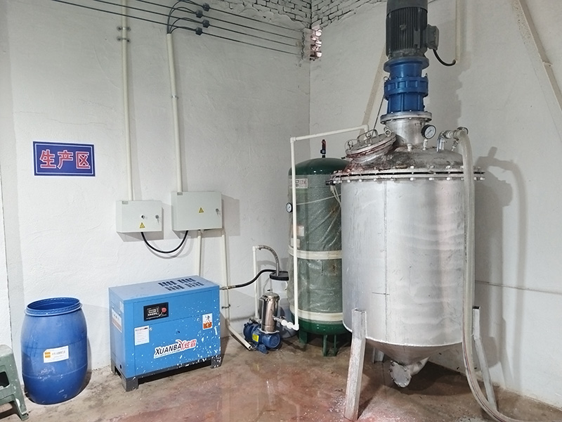 密封膠生產(chǎn)車(chē)間